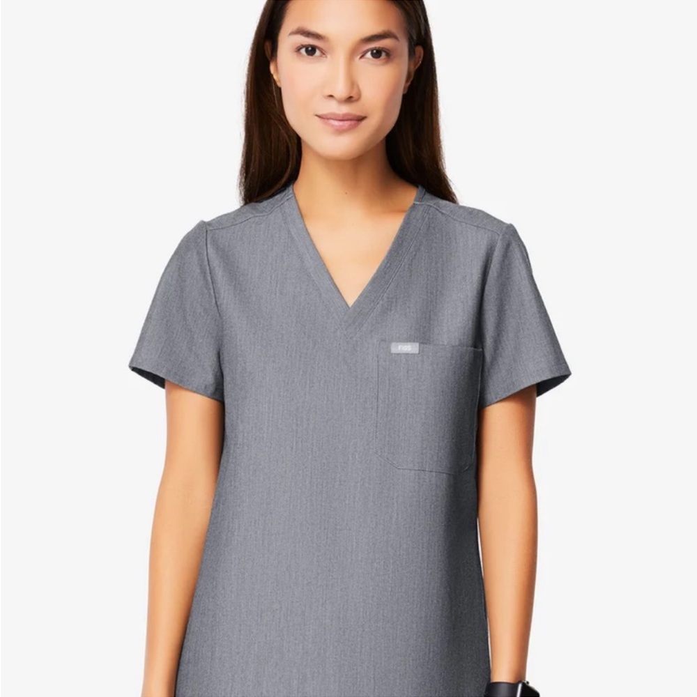 Figs Catarina scrub top one pocket graphite grey